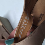 Clarks Soft Cushion Sandal Wedge Shoes Adjustable Straps Womens 9 Wide Beige
