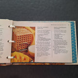 Betty Crockers Bisquick Cookbook 1976 4th Printing Small Vintage Easy Homestead