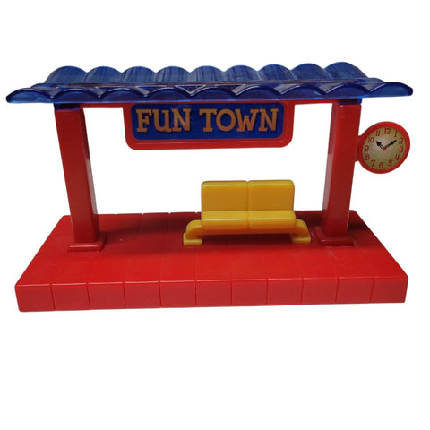 Keenway Fun Town Train Station Bench Plastic Toy Vintage Kids Replacement Clock
