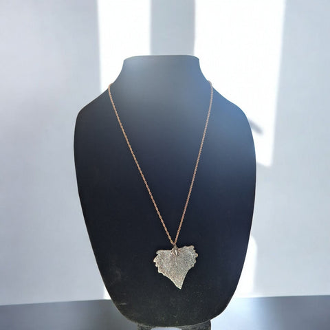 Leaf Shaped Silver Pendant Necklace Intricate Detailed 22 Inch Chain